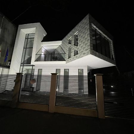 Guest House Prague Zugdidi Esterno foto