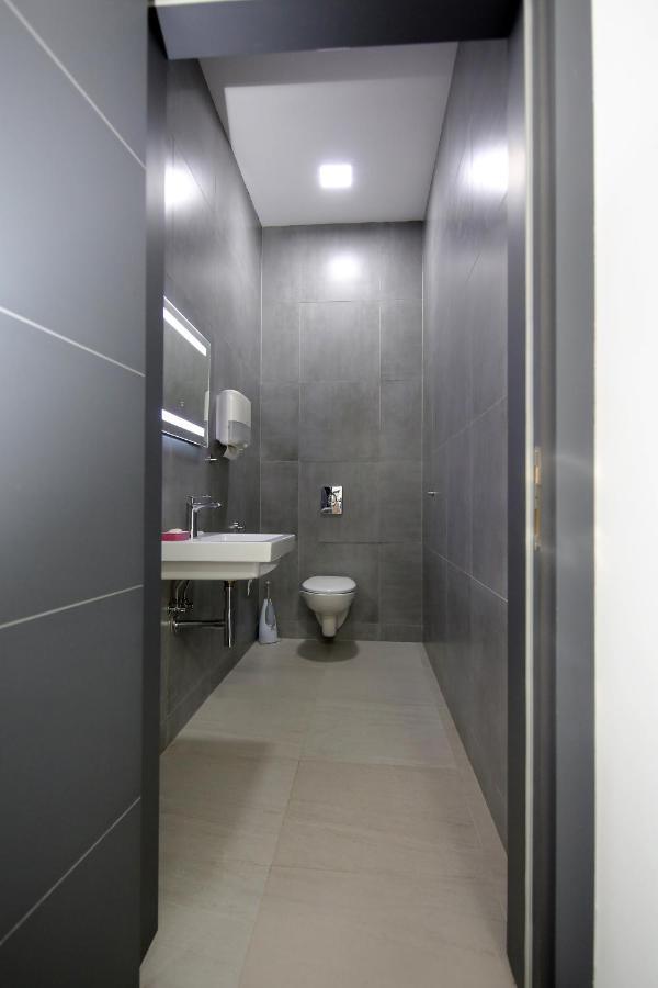 Guest House Prague Zugdidi Esterno foto