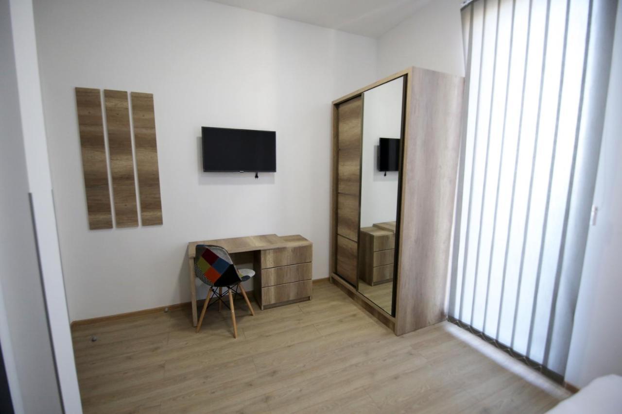 Guest House Prague Zugdidi Esterno foto