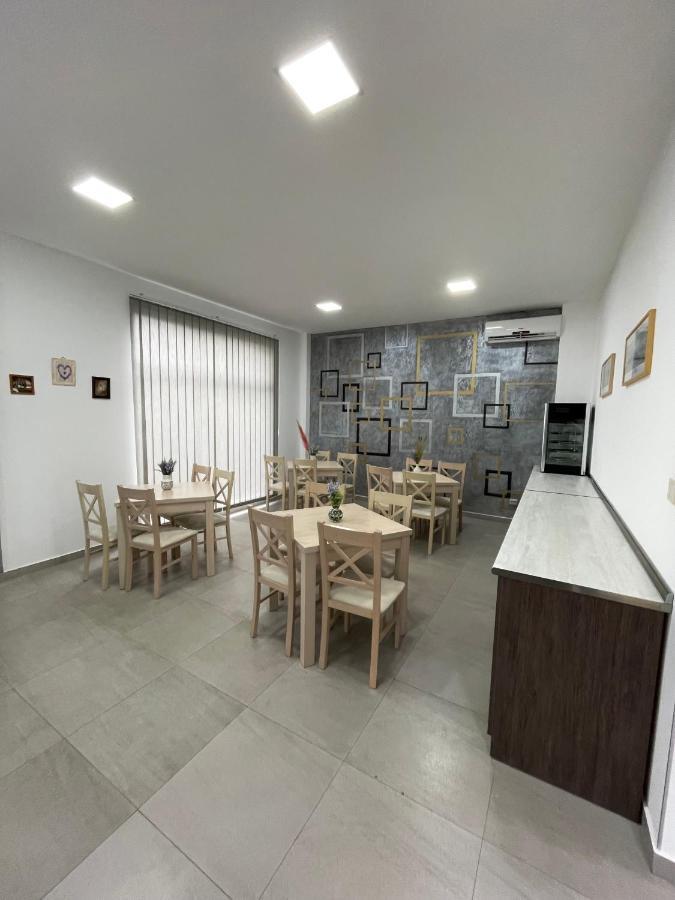 Guest House Prague Zugdidi Esterno foto